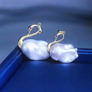 Fashion Natural Baroque Pearl Pendant Necklace, Duck Design.