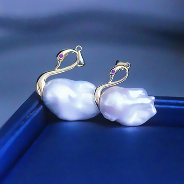 Fashion Natural Baroque Pearl Pendant Necklace, Duck Design.