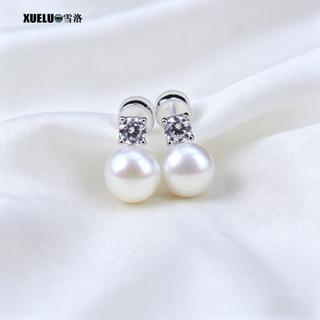 Classic White Natural Chinese Cultured Freshwater Pearl Clip Earrings (XL140210)