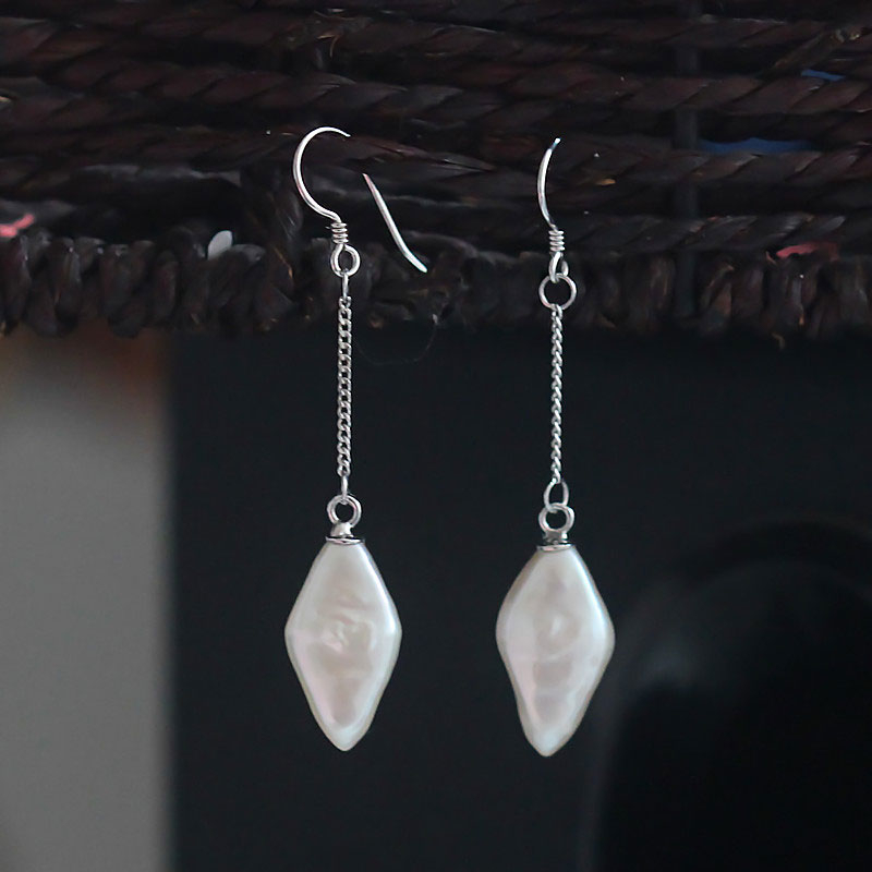 925 Sterling Silver Fashion White Baroque Freshwater Drop Pearl Earrings (XL140130)